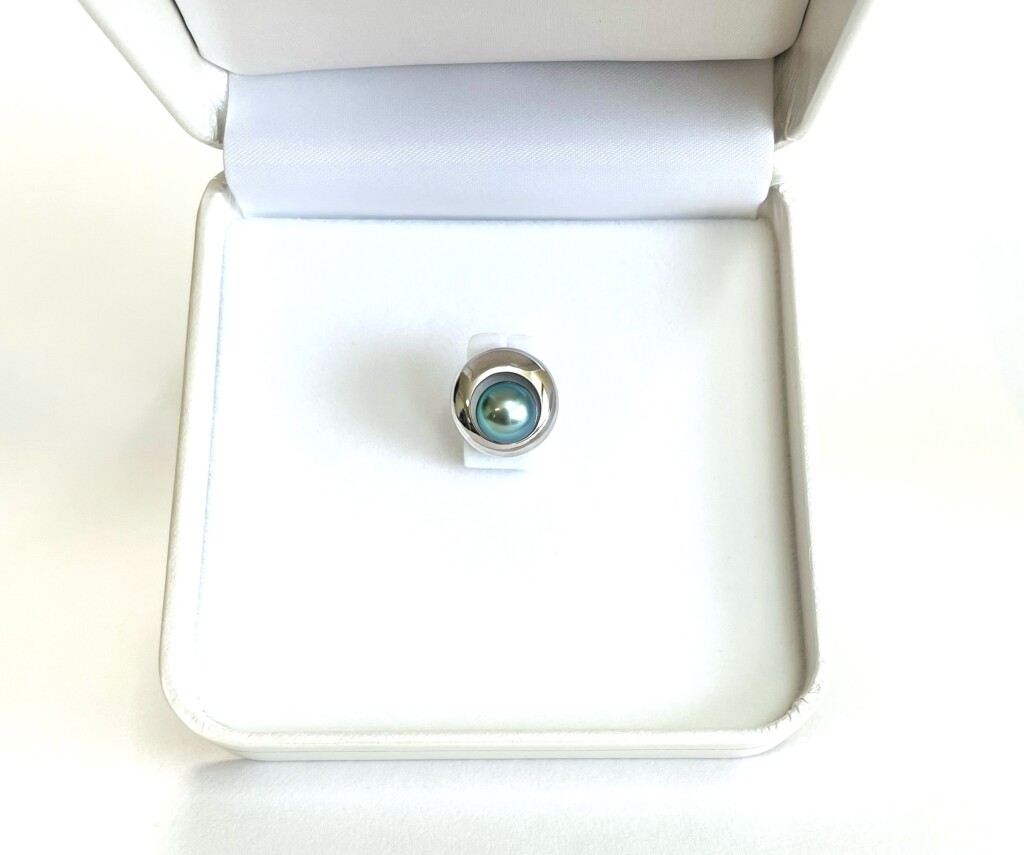 名前を彫ったネクタイピン