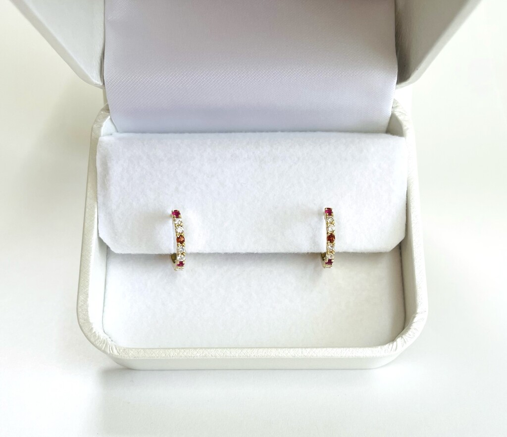 ガーネットとルビーとダイヤモンドのピアス