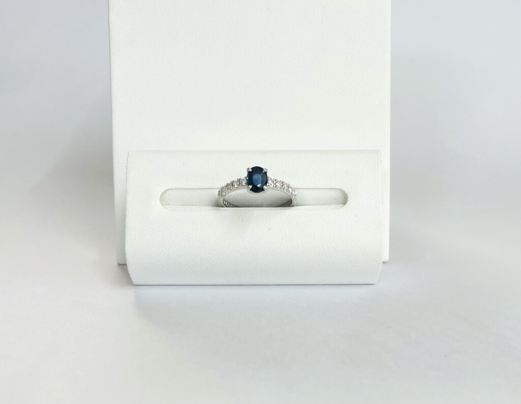 サファイアとダイヤモンドの指輪
