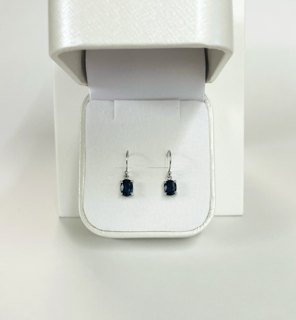 オーバルカットサファイア