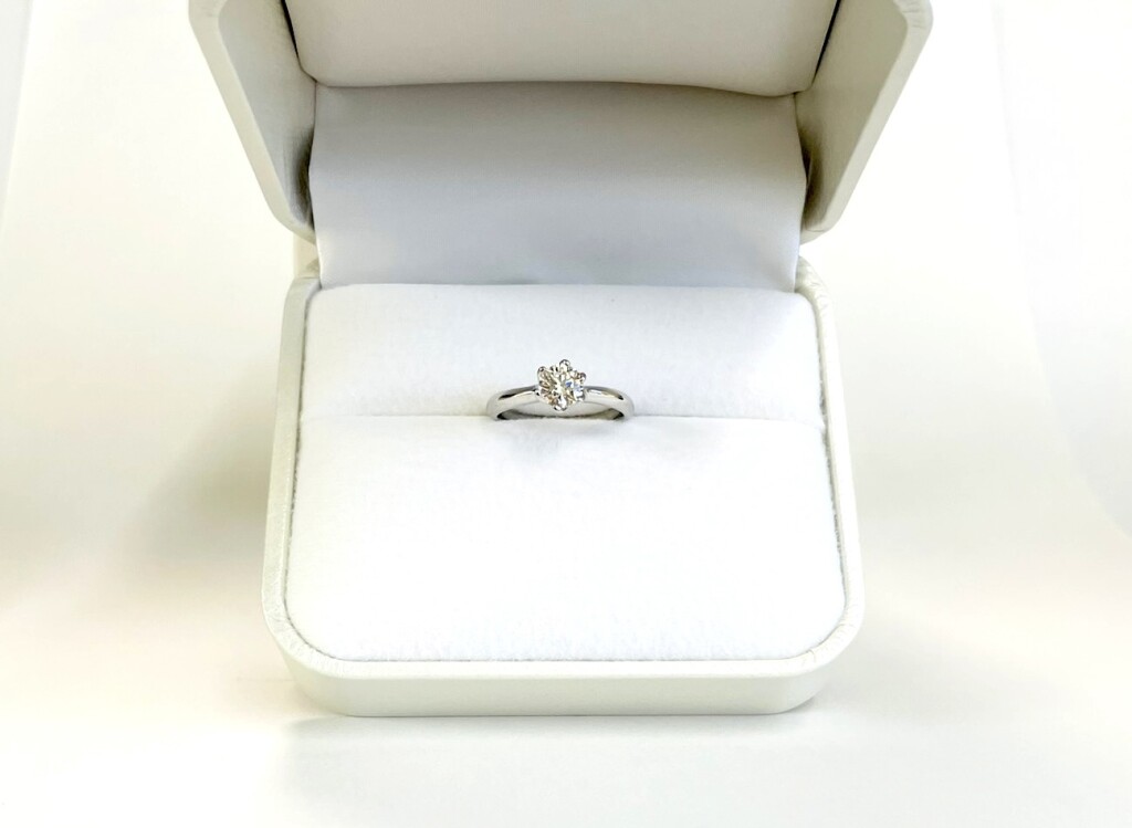 6本爪ダイヤモンドリング