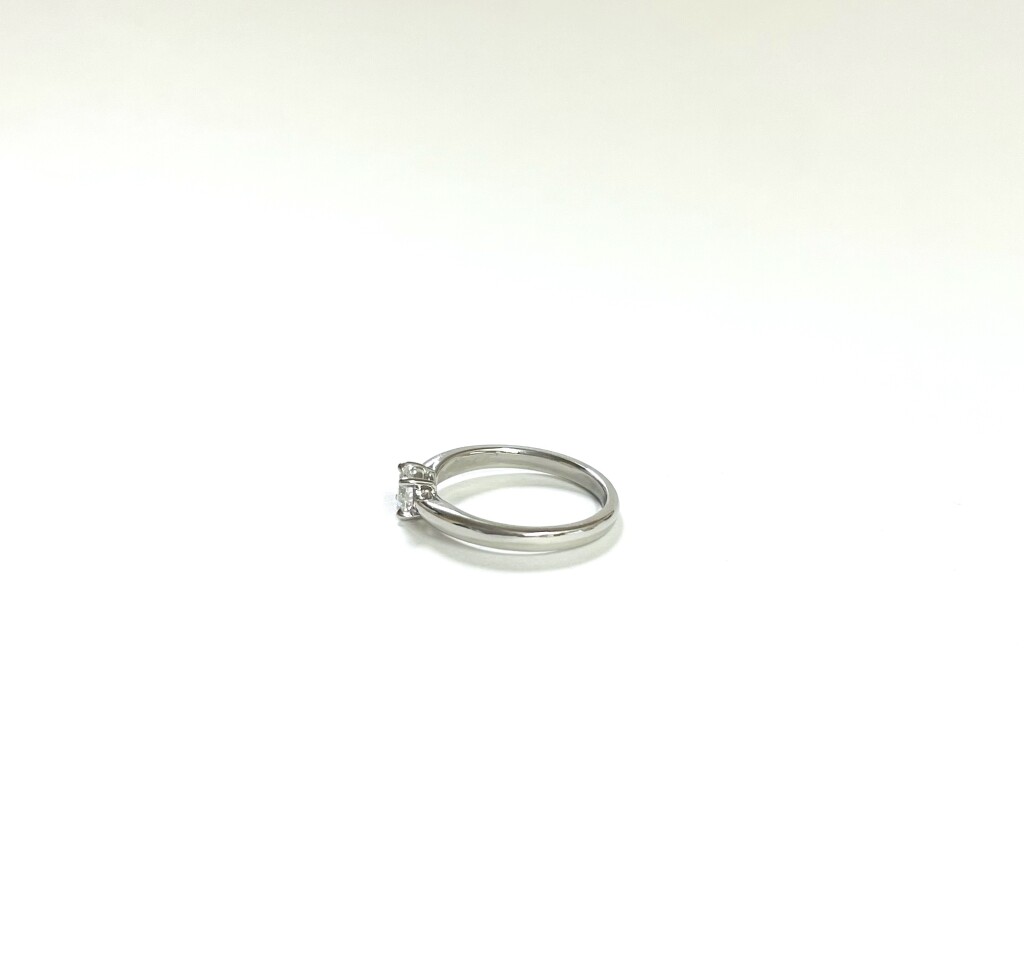 高さの低い婚約指輪