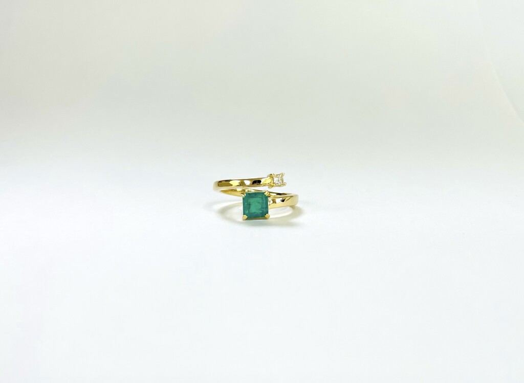 K18エメラルドリング