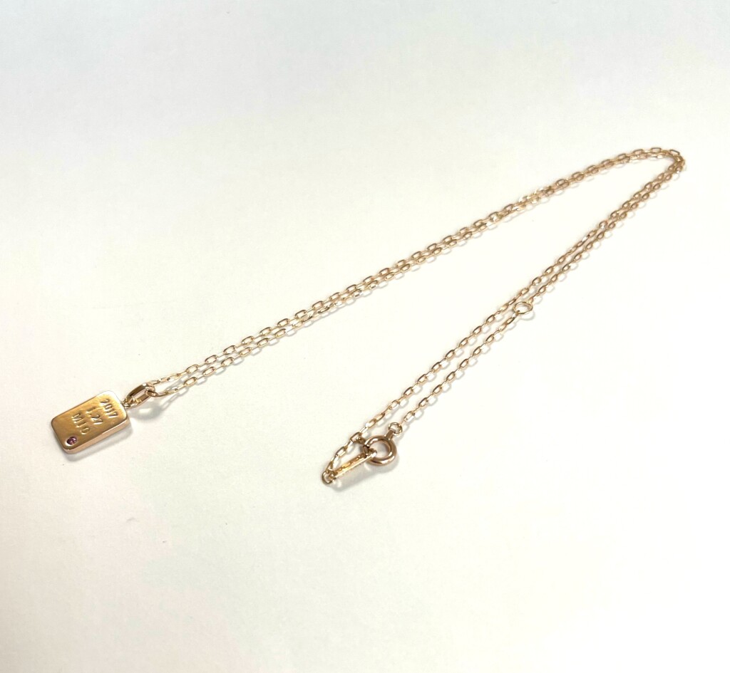 イニシャル入れプレートペンダントネックレス